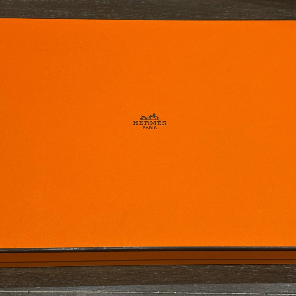 Elegant White Porcelain Serving Platter - Picture 4 of 5